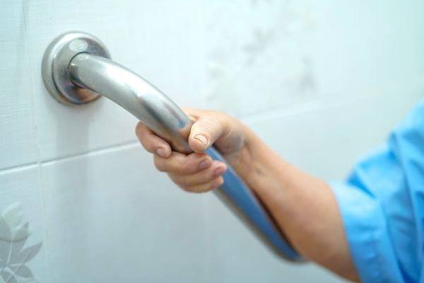 Simple Safety Tips Help Older Family Members Maintain Independence