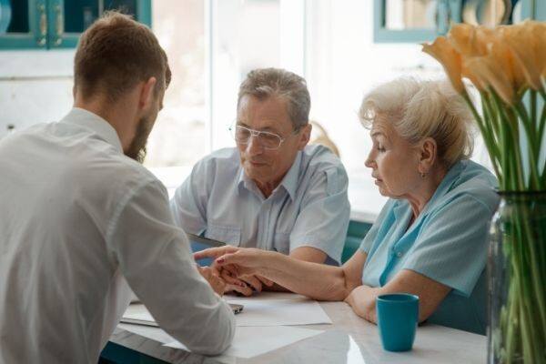 Three Issues to Discuss with Aging Parents Today